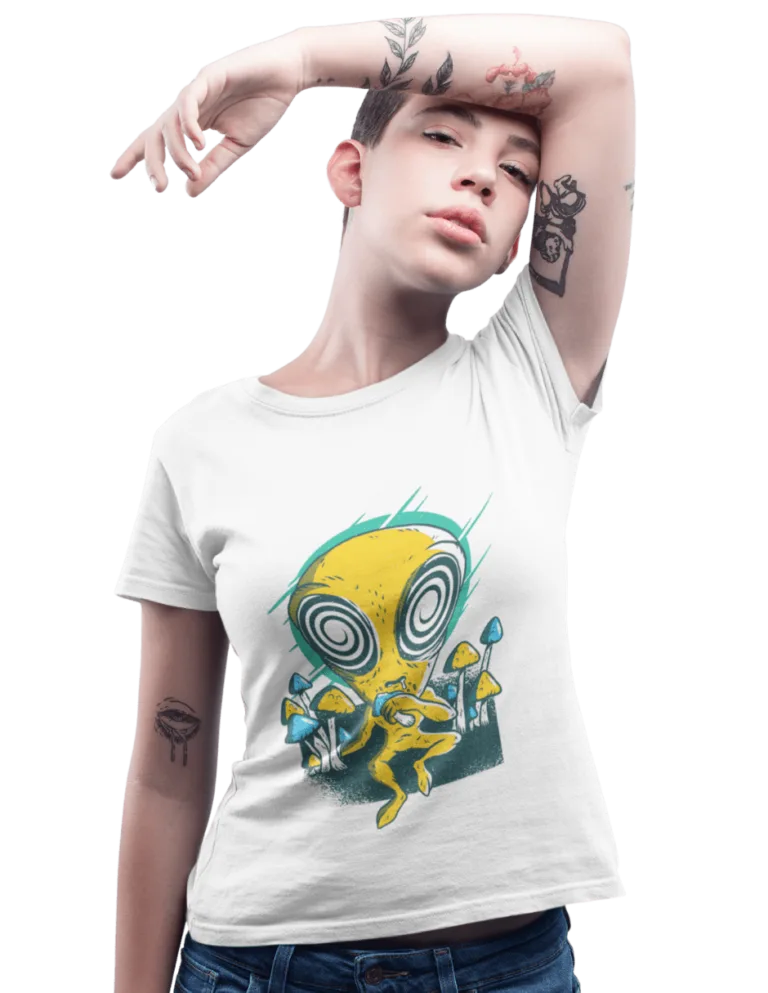 Playera Playera Blanca para Mujer de Alien comiendo Hongos